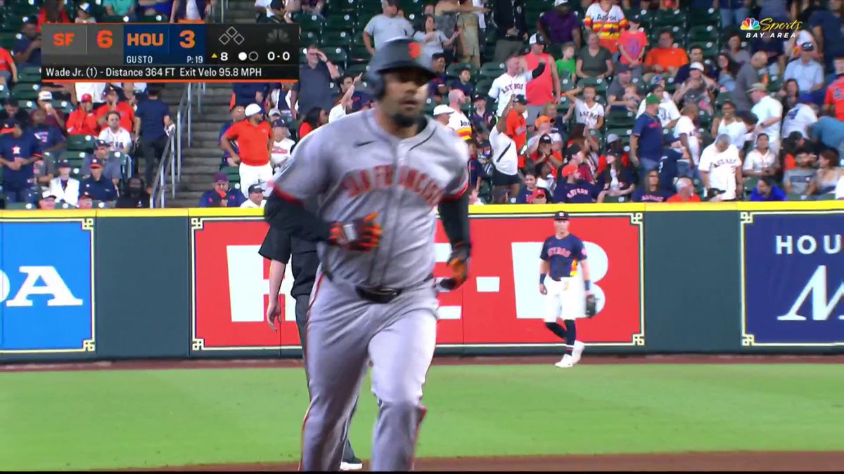 LaMonte Wade Jr. with a pinch-hit homer!