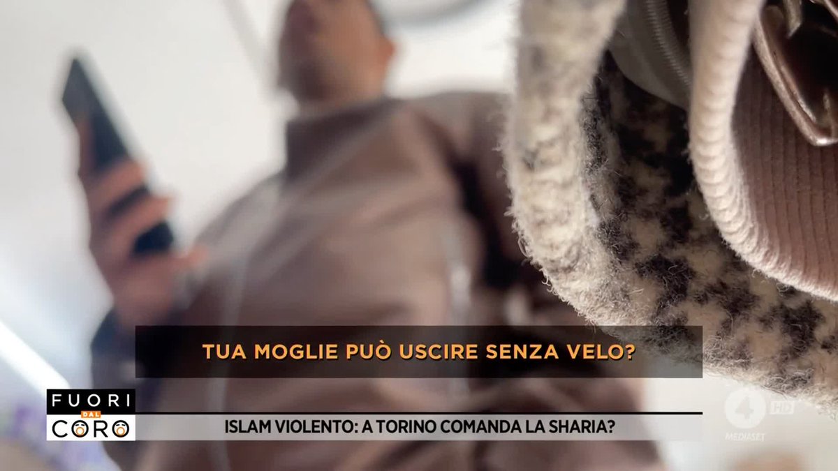 - Tua moglie può uscire senza velo? - No! - Può uscire di casa? - No! È solo una delle tante risposte di questo tipo che ci hanno dato i fedeli musulmani che vivono a #Torino Il servizio di Costanza Tosi a #Fuoridalcoro