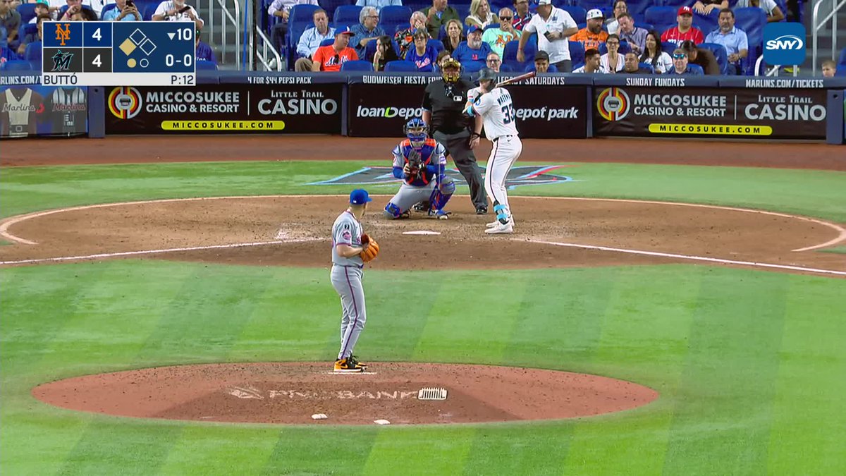 Francisco Lindor goes home for the out!