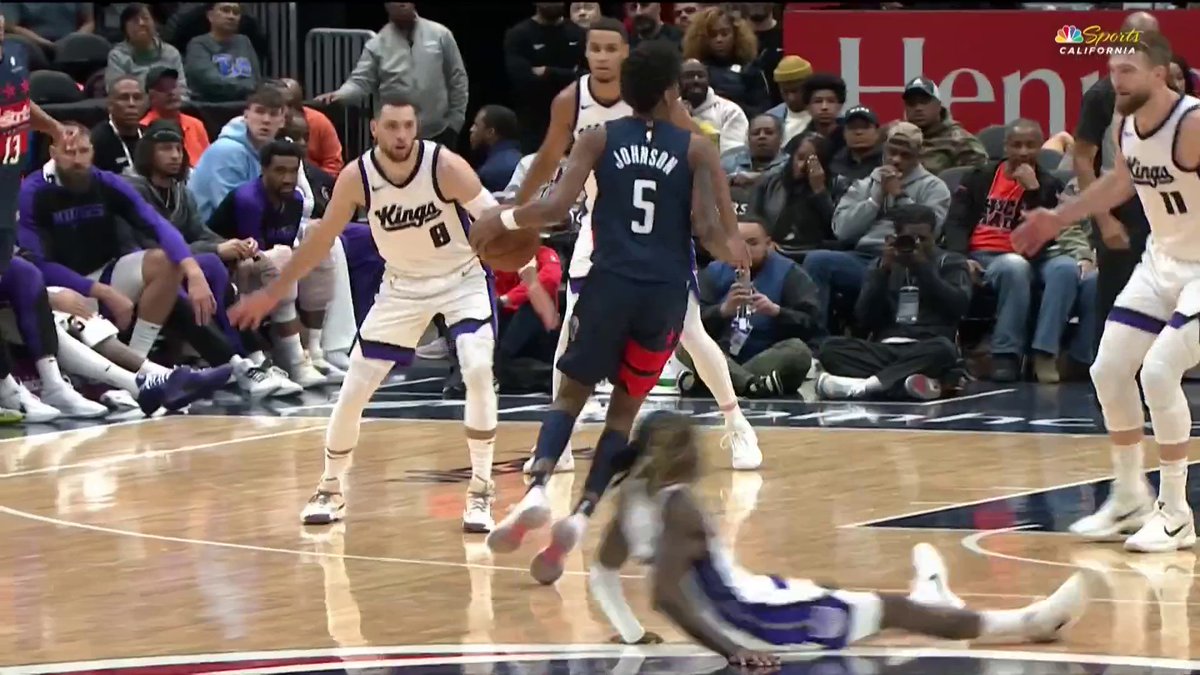 Keon Ellis received a flopping technical foul on this play 🤔