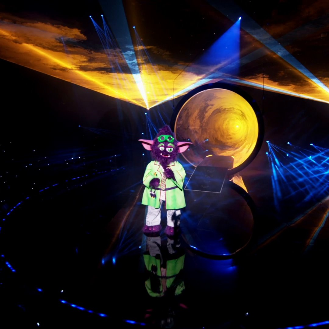 WOW, #MadScientistMonsterMask really knows how to bring a performance on home for the end. 🥹 #TheMaskedSinger