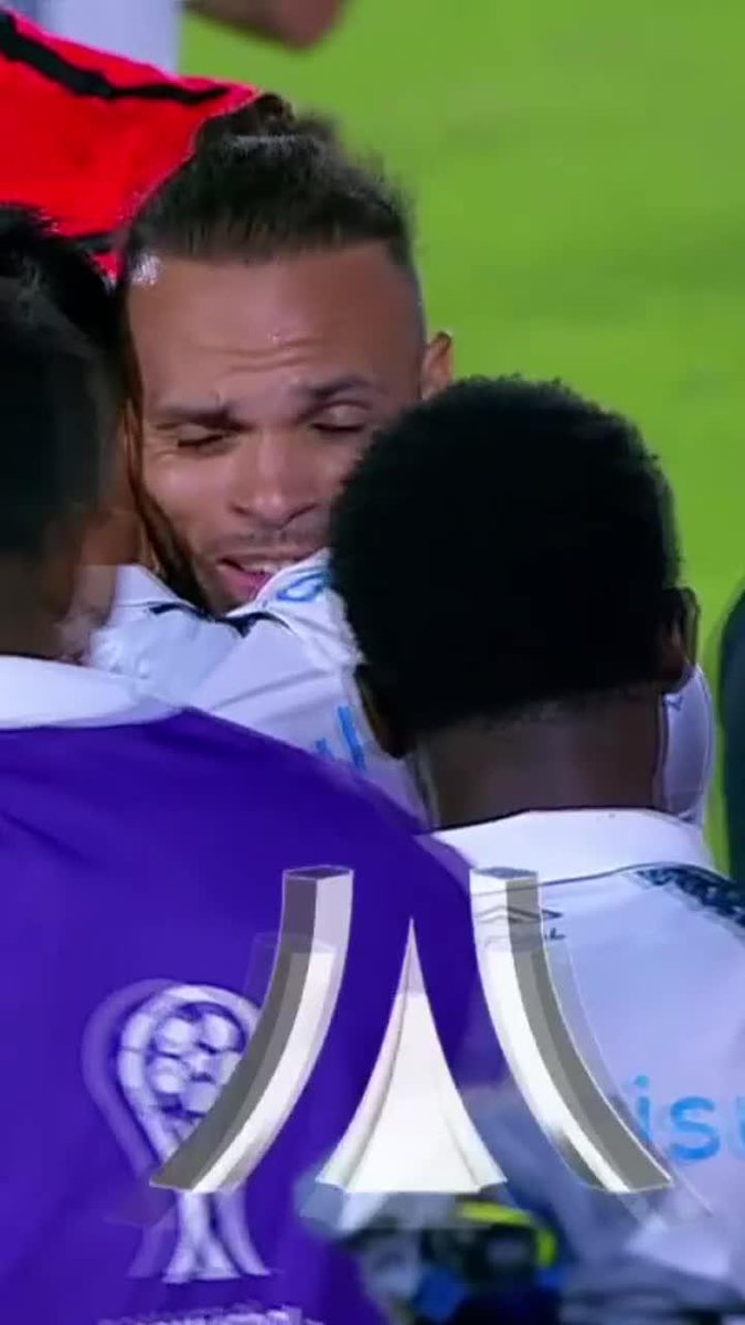 Grêmio le está ganando 2-1 a Sportivo Luqueño gracias a este gol de MARTÍN BRAITHWAITE. Locura. 🚬🇩🇰