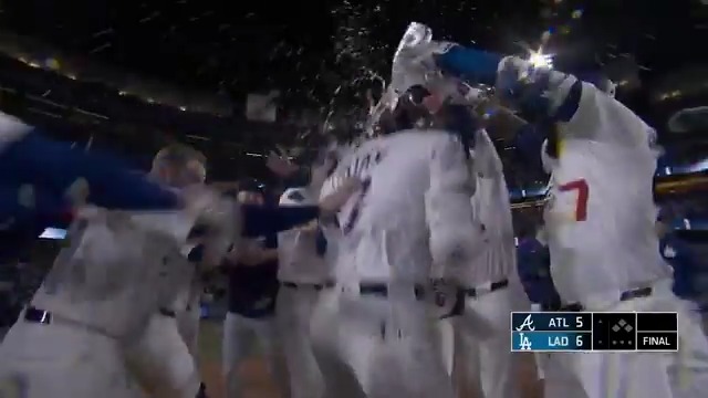 PRIMER LANZAMIENTO PARA SHOHEI PARA MANDARLA AL OTRO LADO DE LA BARDA.