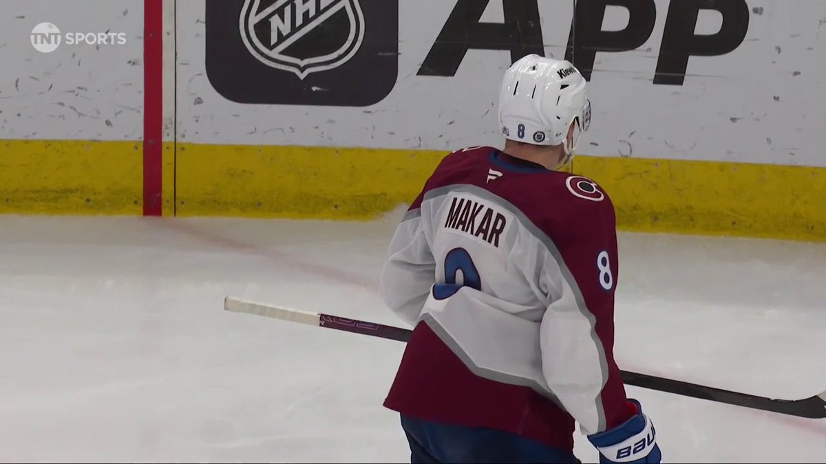 That's 29 on the season for Cale Makar! 🤯 #NHLStats: 🇺🇸: NHLonTNT &amp; Sports on Max ➡️ 🇨🇦: Sportsnet or stream on Sportsnet+ ➡️