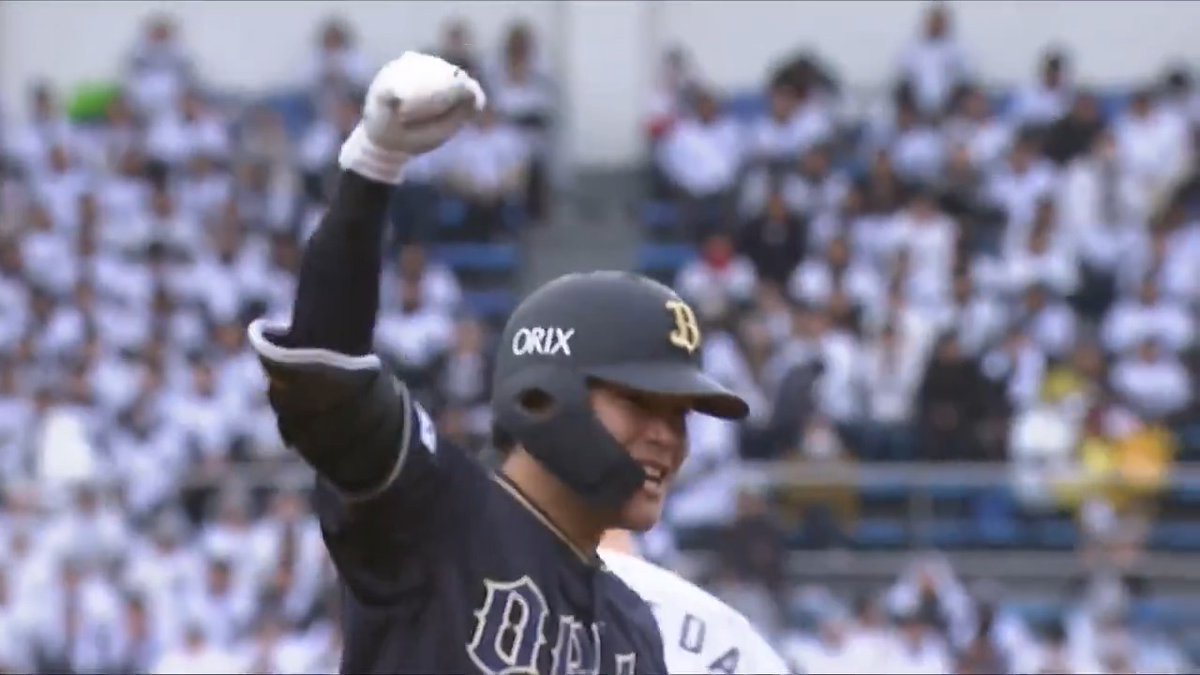 待ちわびたプロ初安打がここぞの場面で‼️ オリックス #麦谷祐介 選手が均衡を破る先制タイムリーヒットを放ち、力強くガッツポーズ‼️💪 #Bs2025 👇ライブ配信はこちら
