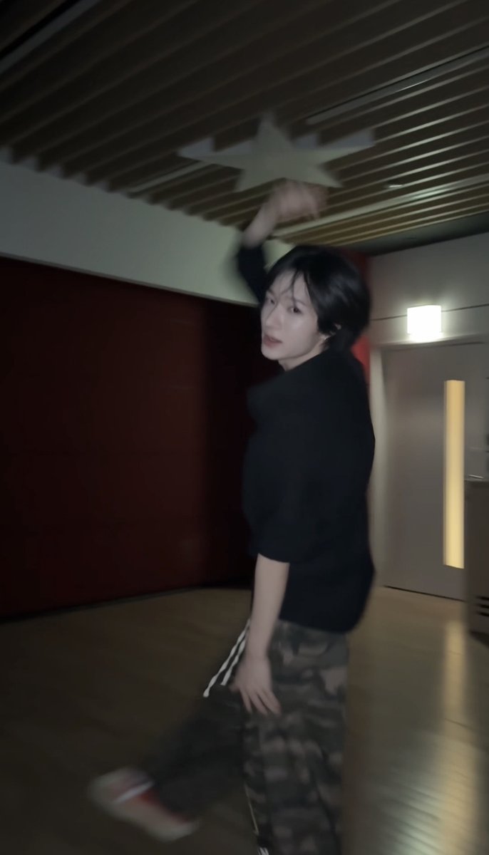 donghwa of kickflip danced to truman !!