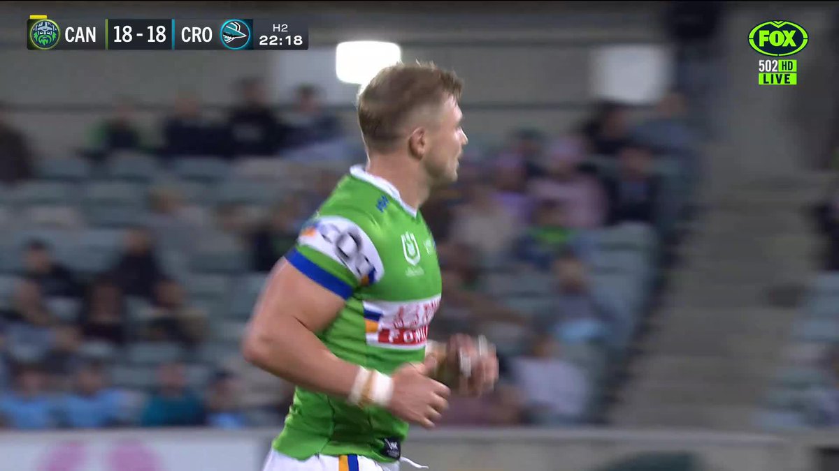 Hudson Young has been sent to the sin bin for this contact 👀 📺 Watch #NRLRaidersSharks LIVE on ch.502 or stream on Kayo: ✍️ BLOG 🔢 MATCH CENTRE
