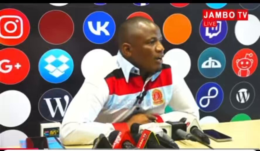 JULIUS MWITA : WATU WOTE WALIOMUUNGA MKONO MBOWE WANASHUGHULIKIWA KWELI KWELI! “….hata sasa hivi tunapozungumza, wapo wajumbe wa Kamati Kuu, ambao walikuwa na muelekeo wa kumuunga mkono FAM WANASHUGHULIKIWA sana, wanatukanwa na kusemwa vibaya kwenye group la CC. Huwezi kuendesha taasisi kubwa kama CHADEMA. (ambayo ni tumaini la Watanzania) kwa CHUKI na VISASI. Eti! kwa sababu Mtu hakukuunga mkono kwenye uchaguzi anageuka kuwa mbaya na MSALITI. Juzi—kapigwa mdada anaitwa Sigrada (Katibu Mwenenzi BAWACHA Taifa) na mwanume. Chama kikawa kimya. Baadae kikatoa taarifa kuwa kitachunguza. Haiwezi kuwa sawa, haiwezi kuwa sawa hata kidogo! WATU WANAENDELEA KUSHUGULIKIWA kwenye hiki Chama. Mtakumbuka hata wakati wa mchakato wa Uchaguzi ndani ya Chama. Alivuliwa uongozi Emmanuel Ntobi bila kufuatwa mchakato wa Katiba, akaondolewa kwenye uwenyekiti wa Chama Mkoa Shinyanga. Juzi pia, Mwenyekiti wa BAVICHA Shinyanga. Samson Vuga, AMEENGULIWA Kwenye uongozi wake. Lengo ni kuondoa watu wote waliokuwa wanamunga mkono FAM. Tunajiuliza; Wanachadema wenzetu wanatuchukia sisi tuliomuunga mkono FAM kuliko kuchukia matendo mabaya ya CCM na Serikali yake!?” By Julius Mwita ( @Kenyamonta2000 )