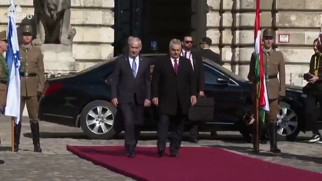 Prime Minister Benjamin Netanyahu and his wife Sara were welcomed by Hungarian Prime Minister Orbán Viktor and his wife, and an honor guard, at a ceremony in Budapest.