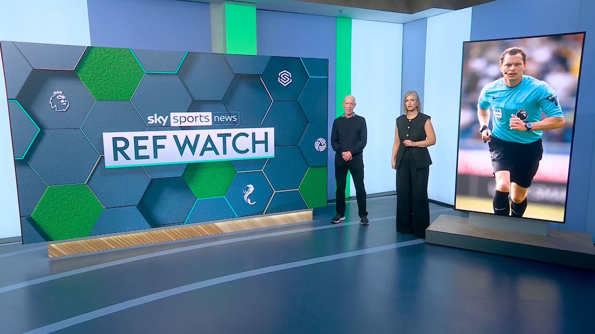 "I think this is a penalty" Dermot Gallagher believes Brentford should've had a penalty for this challenge on Mikkel Damsgaard