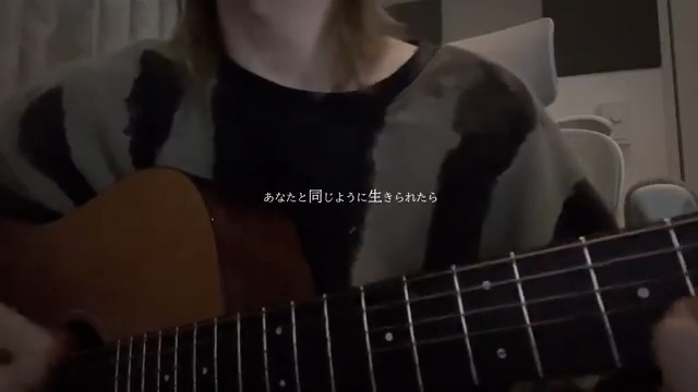 アスマという自分の曲弾き語りました。