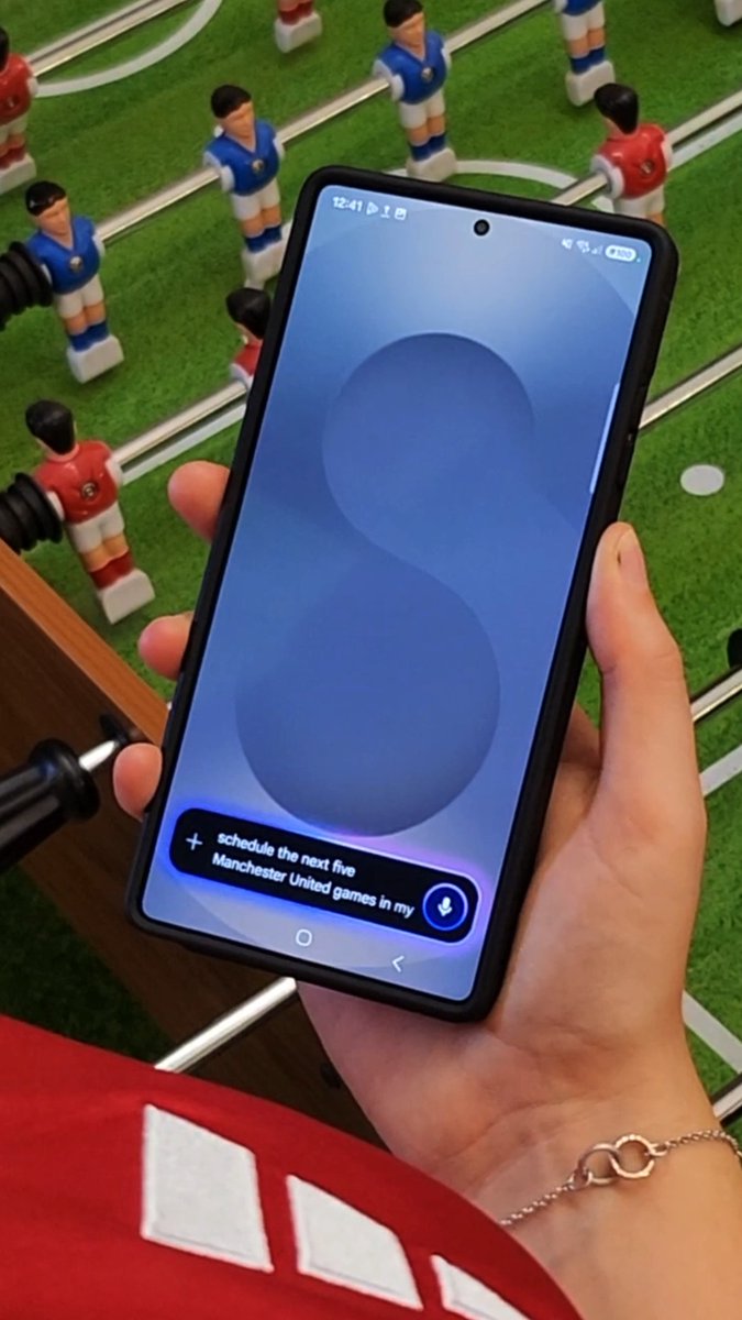 Never double-book plans for a Manchester United match again with Snapdragon powered #GalaxyAI. Which of the next five matches are you most excited for? 👀