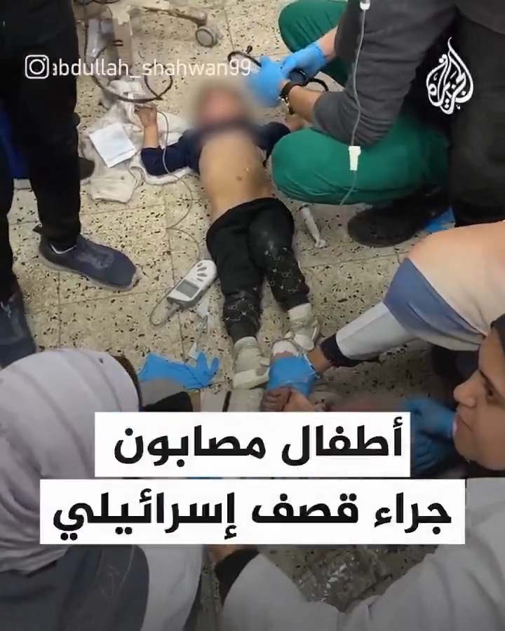 أطفال مصابون جراء القصف الإسرائيلي على شارع المنصورة أثناء النزوح بحي الشجاعية شرق مدينة #غزة #حرب_غزة