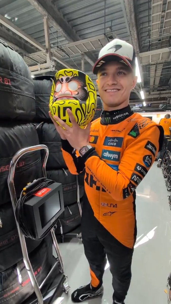 A Suzuka surprise for LN4 🎁🧡 #McLaren