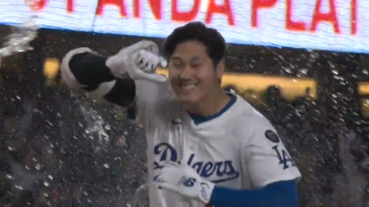Shohei Ohtani goes 3-for-5 with a walk-off home run on his bobblehead night 🤯