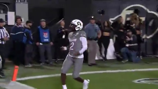 .Shedeur Sanders showcasing what makes him legendary ⌚️🔥 📺: Path to the Draft: Colorado Showcase -- Friday 2:30-4:30 ET on @NFLNetwork