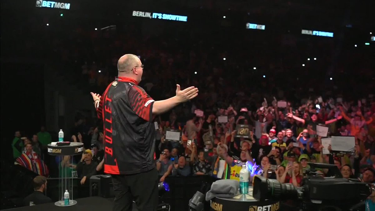 Berlin going Bunting mental ⚡️ Is tonight the night for Stephen Bunting? 👀