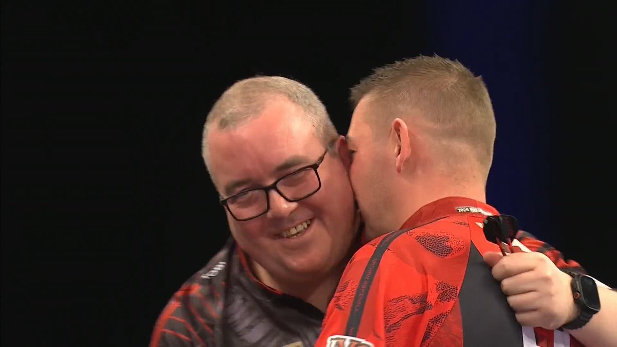 The streak it over - Stephen Bunting FINALLY wins a match in the Premier League! 👏😅