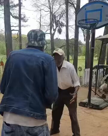 Old heads didn’t know what to do 🤣 (via MonfordRob/IG)