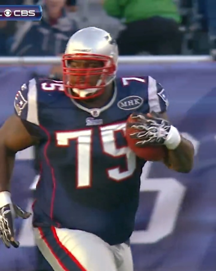 2️⃣1️⃣ DAYS UNTIL THE DRAFT Vince Wilfork was the 21st pick back in 2004 by the @patriots. The big man made sure to show off the hands 🙌 Vince Wilfork