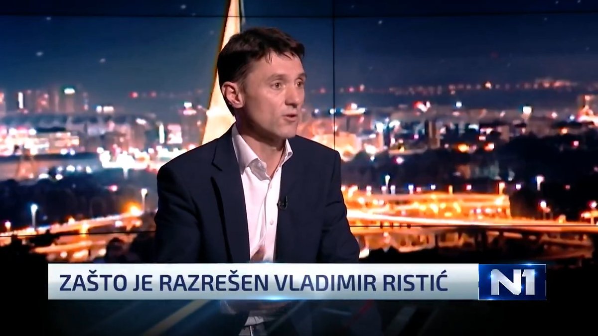 Razrešeni direktor OŠ "Dositej Obradović" u Omoljici Vladimir Ristić rekao je #Newsnight na N1 da su ga „zvali da dođe u prostorije SNS da ‘pričaju'“. "Ja sam rekao ja ne idem nikud, slobodni ste da dođete u školu, dobio sam odgovor, citiram, ‘ja veća institucija treba da dolazim tebi na noge’, to je citat, to kaže jedan od lokalnih funkcionera SNS. On je pojedinac u sistemu, nije nikakva institucija“, kaže on.