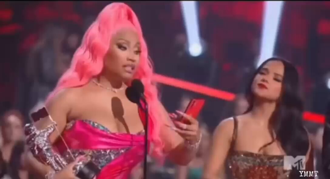 quando a taylor teve um papel importante pelo sucesso de super bass, o primeiro de muitos hits da nicki minaj