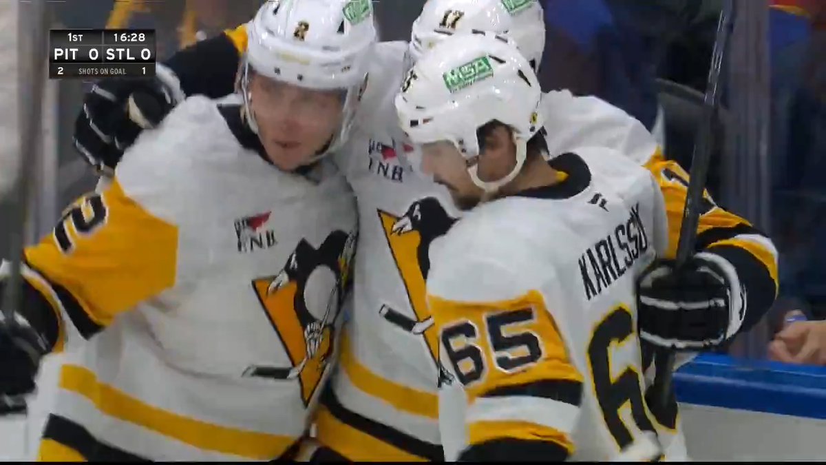 ATTA BOY, RUT! Rutger McGroarty picks up his 1st NHL point with an assist on Rusty's goal 👏
