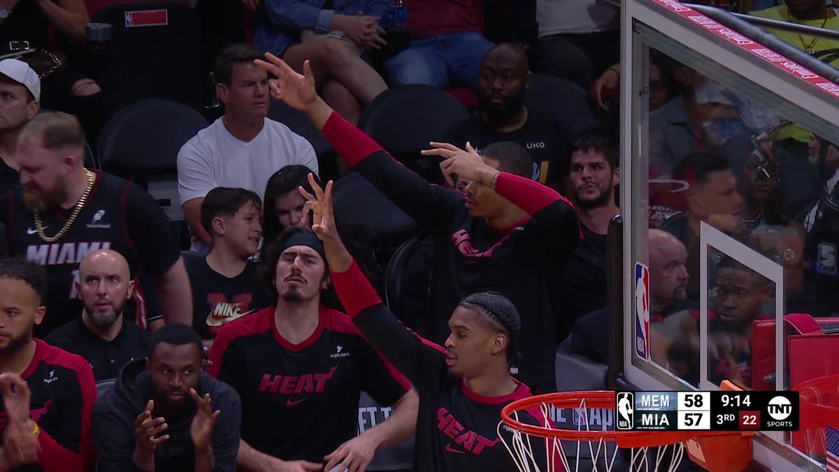 Ja going to work right away after the break 💪 Grizz/Heat second half is on TNT!