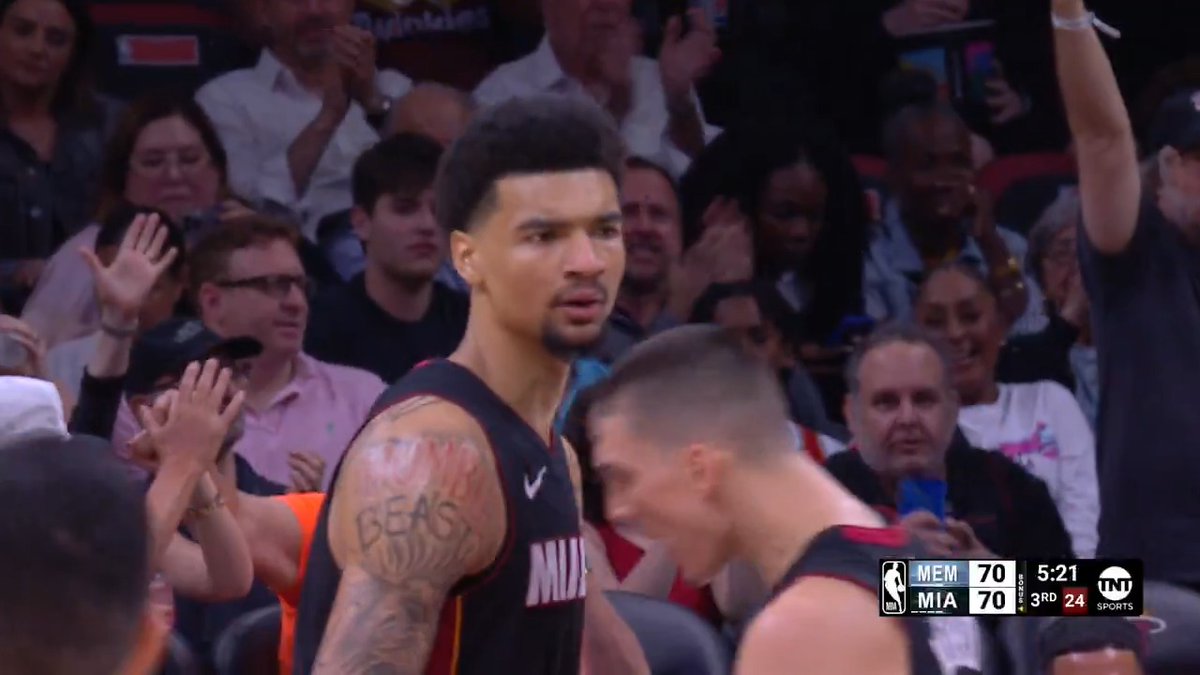 Huge block and the 3 to tie it 😤 FIRE US UP, KEL'EL