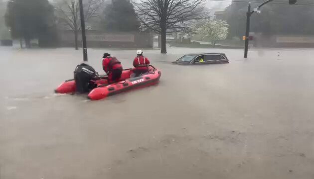 Today, Rescue in Nashville (USA)Floods A vehicle was trapped in floodwaters on Murfreesboro Pike near Trevecca Nazarene University. Emergency crews responded as heavy rains continue to impact the area.