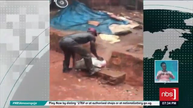 VIDEO: Police are searching for the man seen in a video circulating on social media dumping garbage into the drainage trench. Police request that anyone with information about him contact the nearest police station. #NBSUpdates #NBSAmasengejje