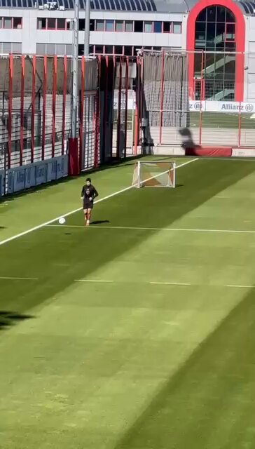 Aleksandar Pavlović working individually with the ball today 🎥 Victor Catalina