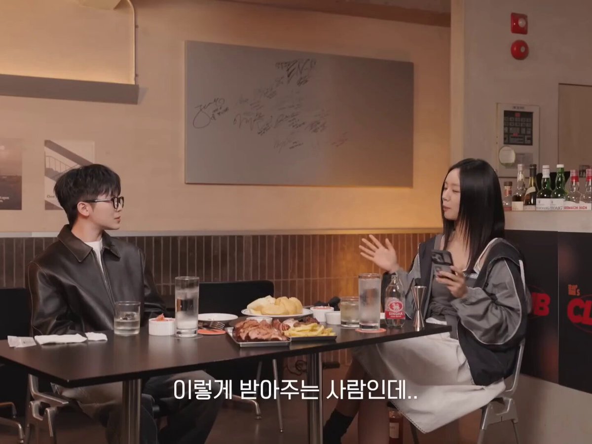 권순영이는(ㅋㅋ) 안 받아주는 게 아니라 너무 잘 맞아서 서로 일부러 앵기고 일부러 튕기는 거라고..