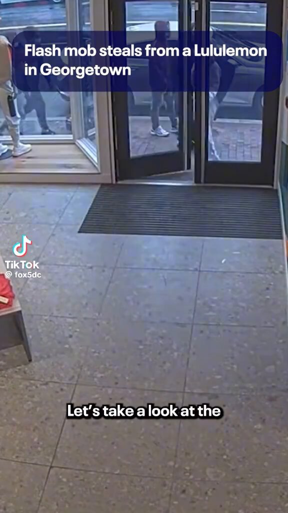 Flash mob steals from a Lululemon in Georgetown.