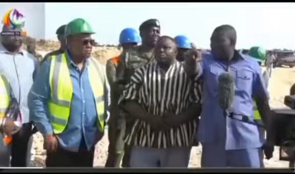 President Mahama was seen engaged in a heated discussion with a representative of the Gbawe Traditional Council, who had sold a Ramsar site to a private company. The company is filling the land with sand, which has resulted in flooding in nearby areas such as Gbawe and Blue Lagoon. During the conversation, the President warned the representative that Ramsar sites are not for sale and must be preserved to prevent flooding. He also referenced previous instances where similar lands had been sold for development, only to be demolished later to mitigate flooding risks.