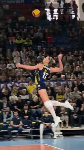 Arina 'Ace' Fedorovtseva İzmir'de sahnede. 💫 #TRTSporDijital