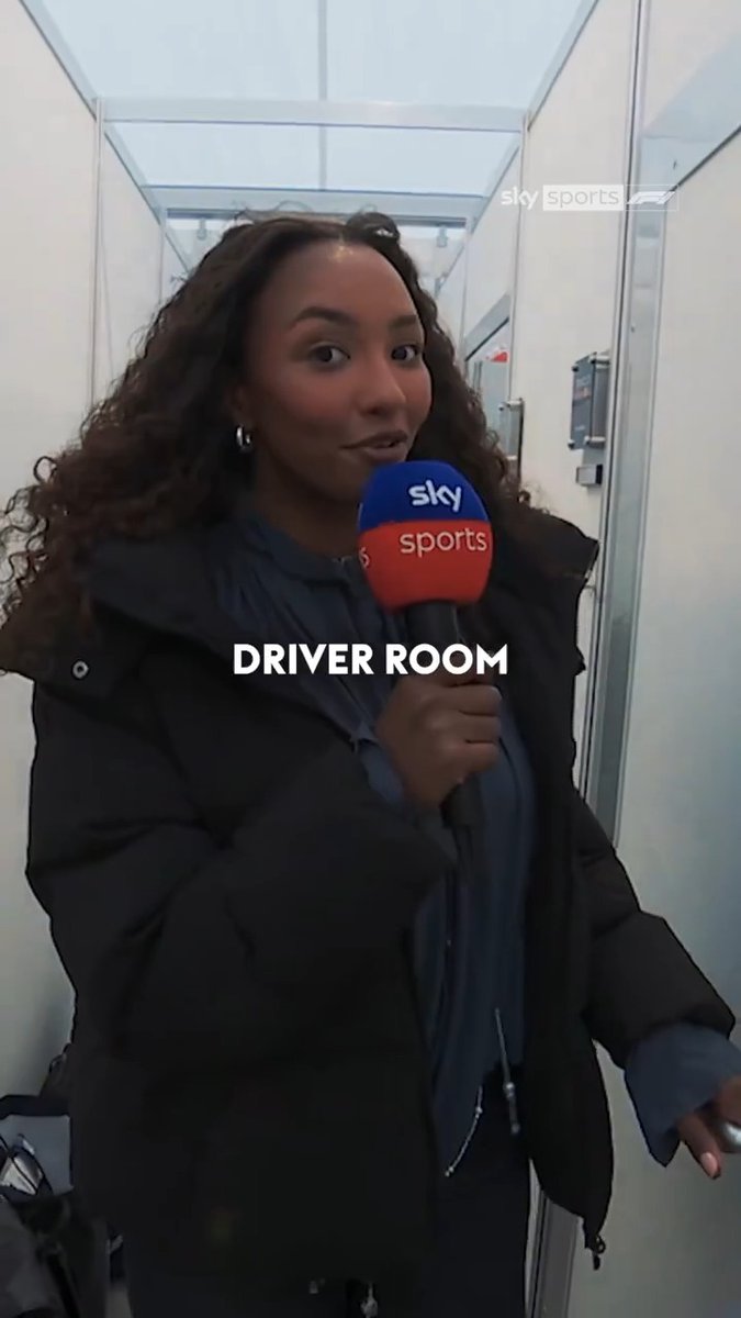 Ever wondered what an F1 driver’s room looks like? ✨ Naomi Schiff takes us on an exclusive tour! 🎫