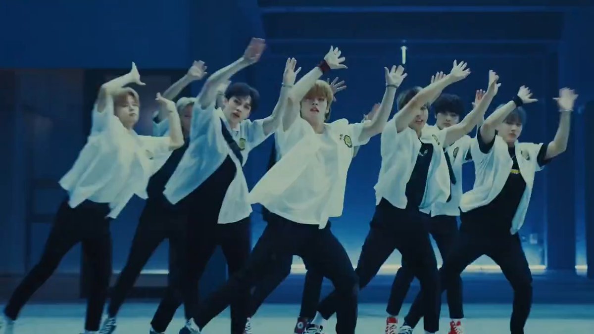 #StrayKids (Stray Kids) once again extends their record as the only JYPE artist to have a non-single (b-side) surpass 100M streams on Spotify, now with six (6)! 🔥 Red Lights Charmer DOMINO MEGAVERSE VENOM Easy 🆕 STRAY KIDS MAKE IT EASY 100M #Easy_100MOnSpotify
