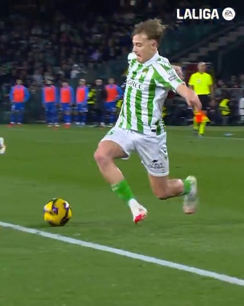 💚✨🤍 La finta y el sprint. 🤩 ¡Jesusrodriguez11 tiene mucho de Joaquín Sánchez! #LALIGAEASPORTS | #LALIGAHighlights