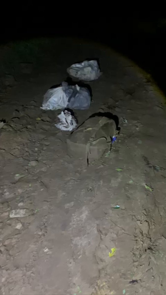 105 KILOS DE COCAÍNA A CUESTAS Con mochilas y bolsas al hombro traficaban cientos de paquetes en Salta. Creían que nadie los veía, pero GNA estaba un paso adelante y le dio un golpe millonario al narcotráfico. Miles de dosis fuera de las calles. Se incautan, se queman.