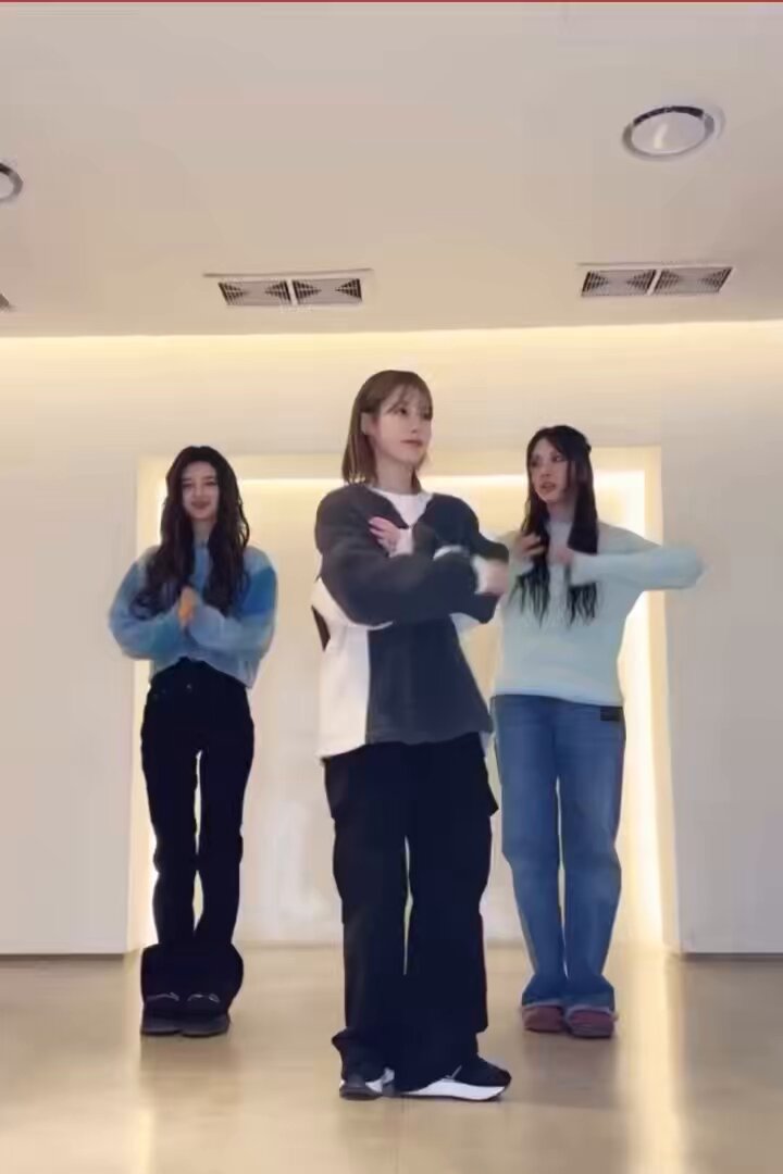 IU×NewJeans（NJZ、MHDHH）