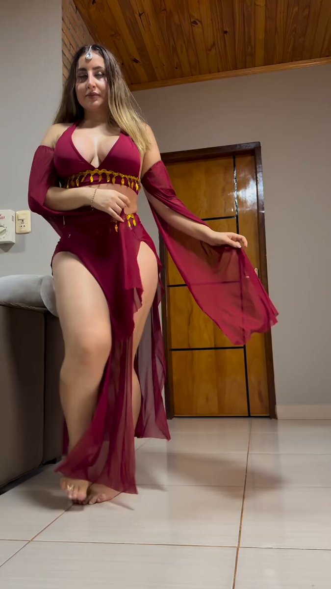 Alright fellas. Rate me out of 10? L!NK !N B!0 #NataliaGallas #explorepage #fypシ #liberal #GalaxyS25