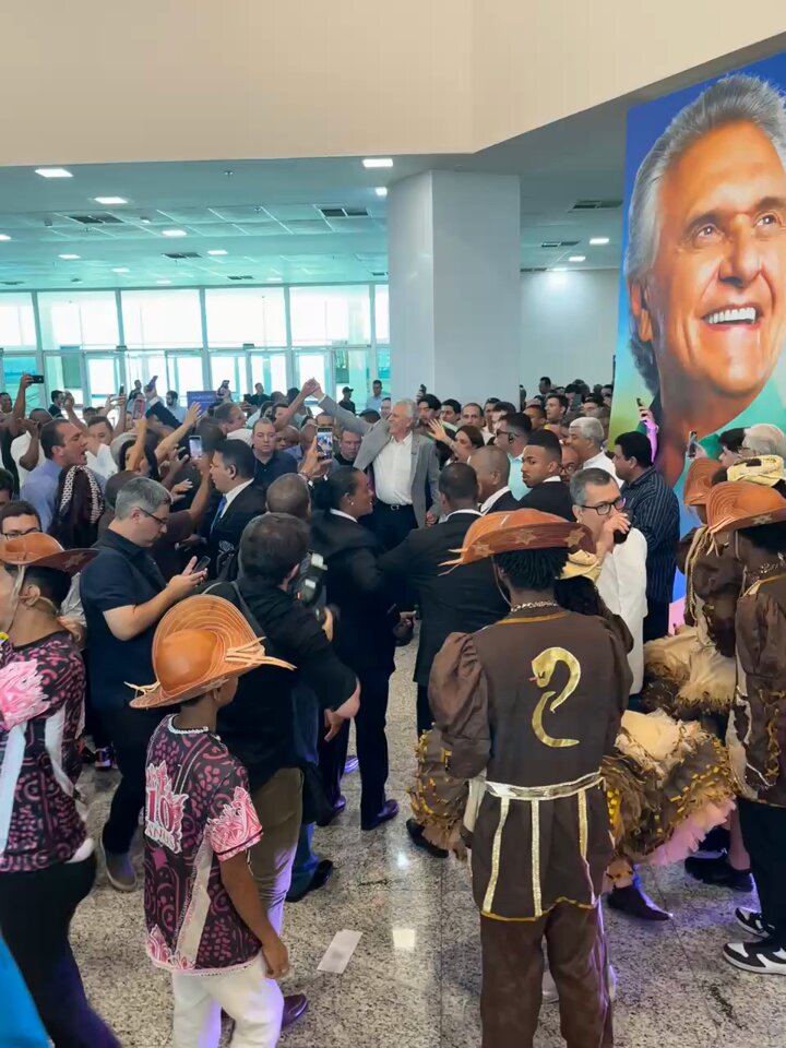 A chegada de Ronaldo Caiado, mais cedo, no evento do Centro de Convenções em Salvador. A entrega do título de cidadão baiano e o lançamento da pré-candidatura à presidência da República.