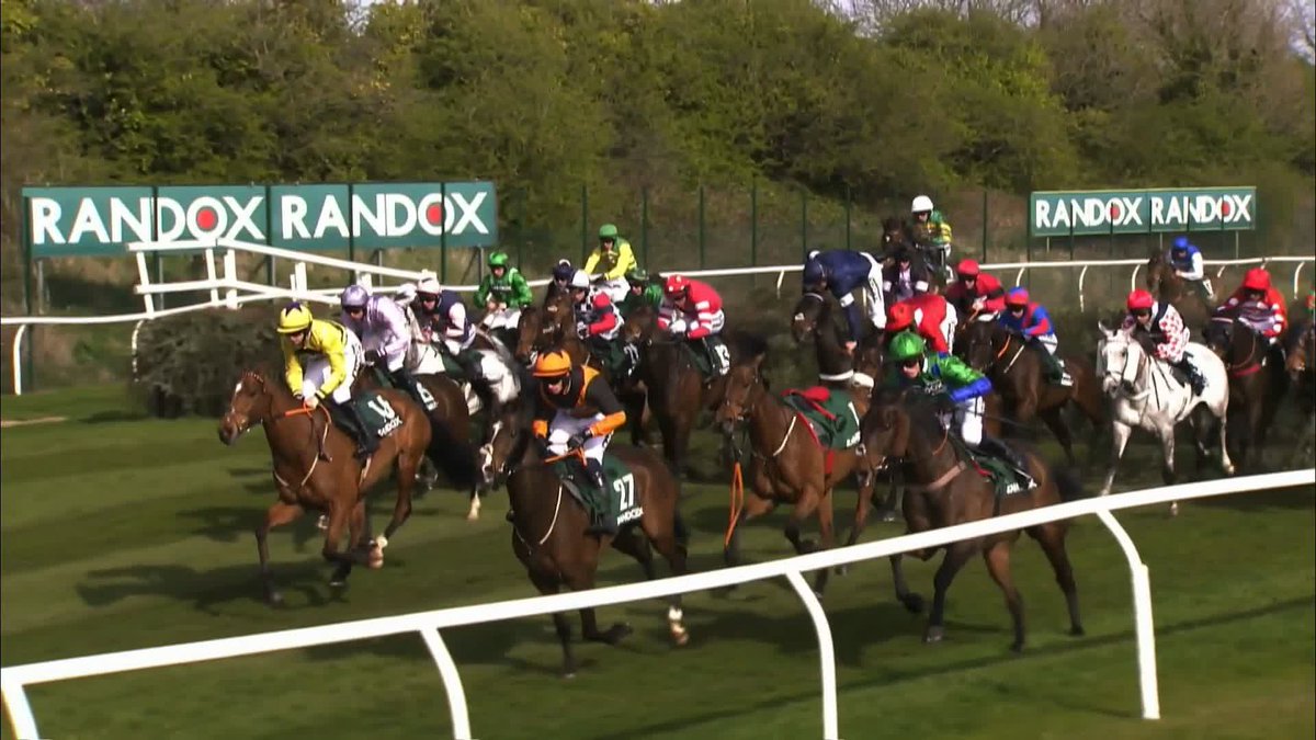 Callum Pritchard 🤝 James Bowen Jockeys look after each other ❤️ Aintree Racecourse | James Bowen