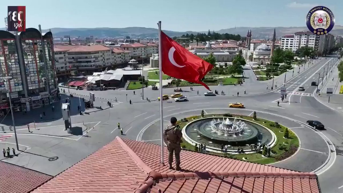 Sivas Emniyet Müdürlüğü ekipleri, Türk Polis Teşkilatının 180. yıl dönümü dolayısıyla kentin simge mekanlarında Kıbrıs yöresine ait "Mağusa Limanı" türküsünü seslendirdi