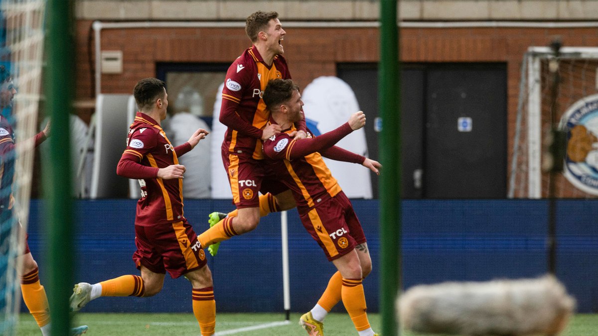 A last-gasp stunner 😋 Callum Slattery