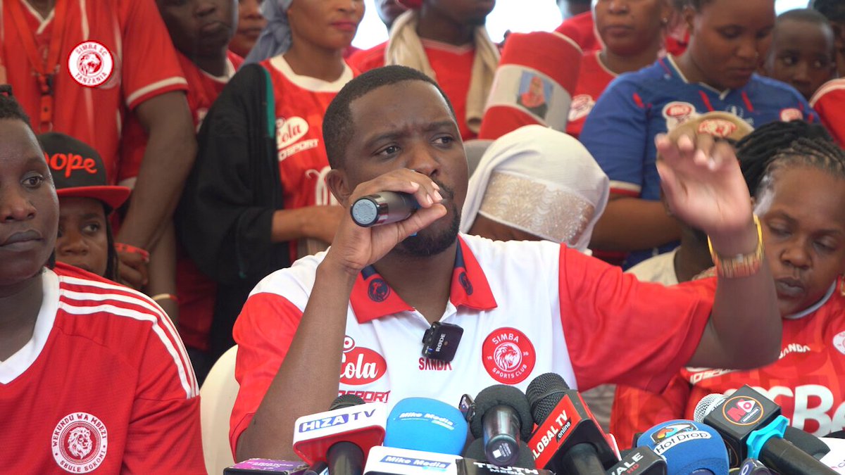 Semaji akitoa ufafanuzi kwanini wachezaji hawamzongi mwamuzi. #WenyeNchi #NguvuMoja