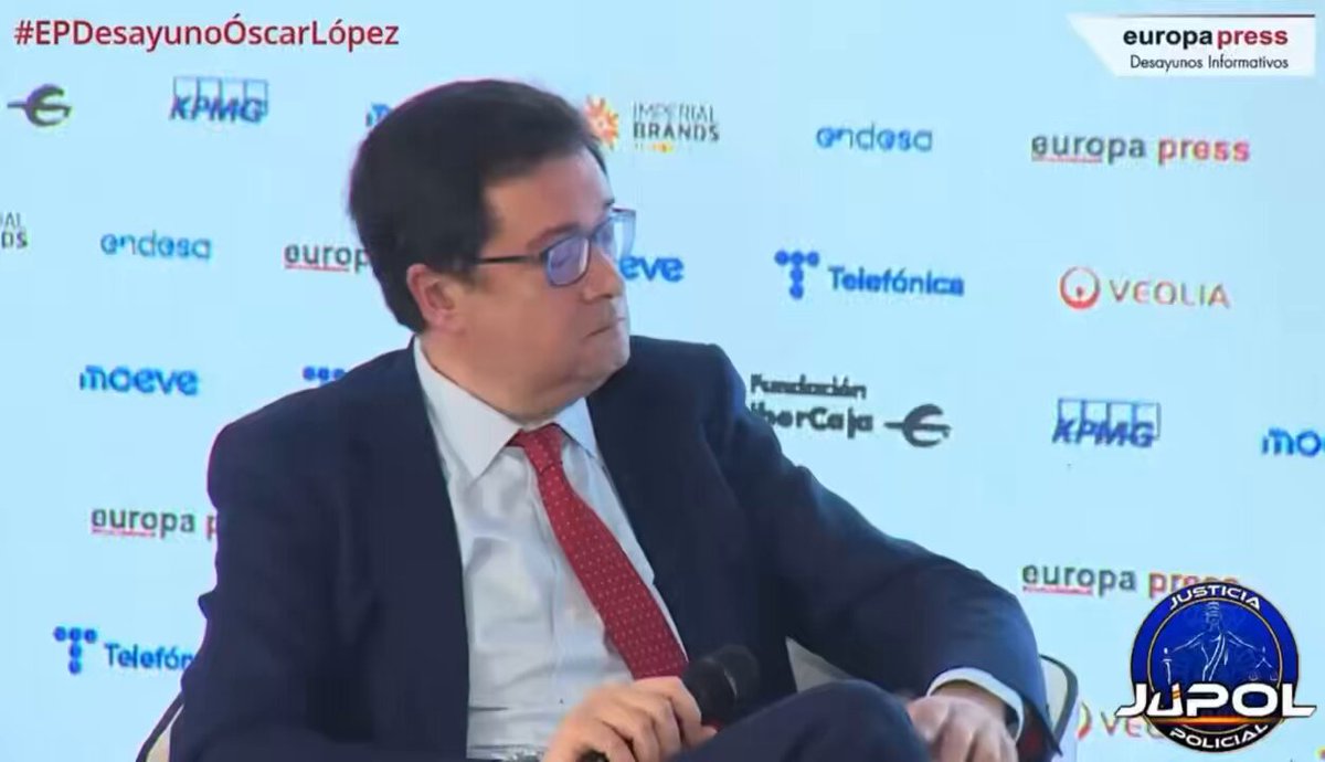 #URGENTE El Ministro de Función Pública, Óscar López, confirma que MANTENDRÁ CONGELADO EL SUELDO A LOS FUNCIONARIOS. Vincula la subida pactada del 0,5 a función pública a los Presupuestos Generales del Estado, cuando el año pasado, SU Gobierno lo hizo mediante Real Decreto y no fueron necesarios PGE.