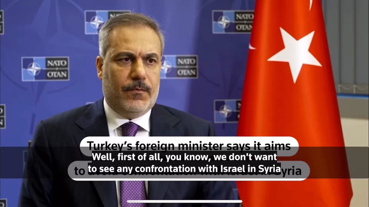Türkiye Dışişleri Bakanı Hakan Fidan Reuters ajansına yaptığı açıklamada Suriye’de İsrail ile karşı-karşıya gelmek istemediklerini, Suriye’nin yeni hükümeti de İsrail ile nasıl bir ilişkiye sahip olmak istiyorsa karar Suriye’nindir dedi. Hakan Fidan ayrıca İsrail’in “iyiliğini” istediği için İsrail’in Şam’daki Ahmed Şara iktidarını zayıflatmakla kendi geleceği için riskli bir Suriye yaratmaya çalıştığını söyledi. Yani Türkiye ve Hakan Fidan Suriye’de İsrail ile çatışmaya hazır değil, İsrail Suriye’de istediğini yapabilir, Suriye’deki Ahmed Şara kendi ülkesine sahip çıksın ve Türkiye’ye güvenmesin. Bunun Kürtler açısından izahı da Türkiye artık Suriye Kürdistan Bölgesi’ne karışmayacak, Rojava Kürtleri de İsrail ile istedikleri ilişkiye sahip olabilirler.