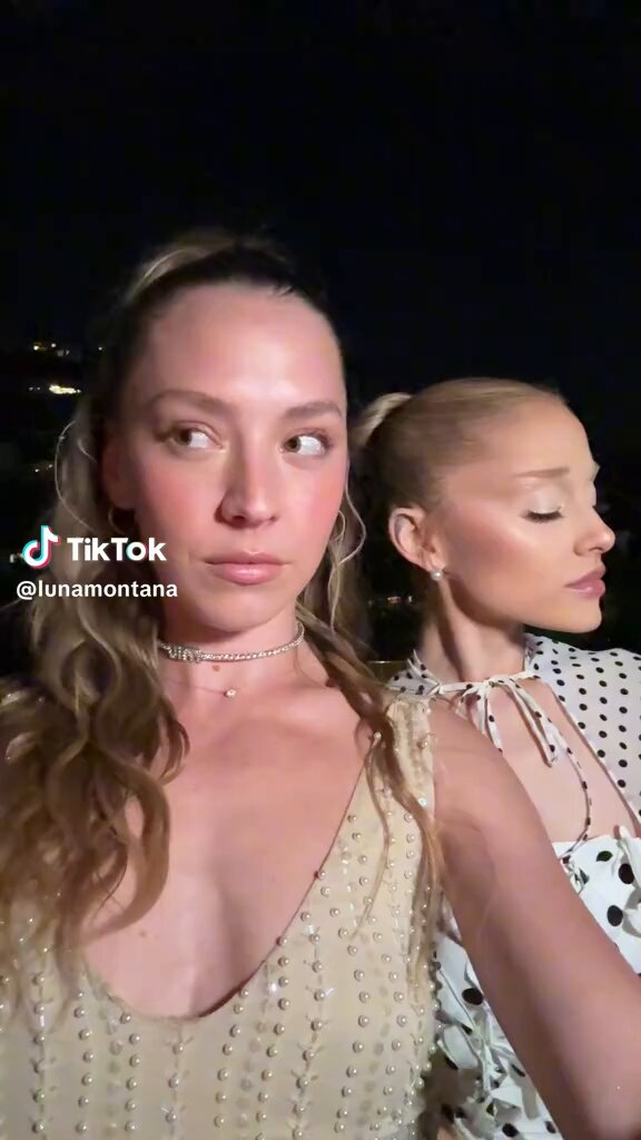 all these ariana tiktoks from last night are my favorite thing ever